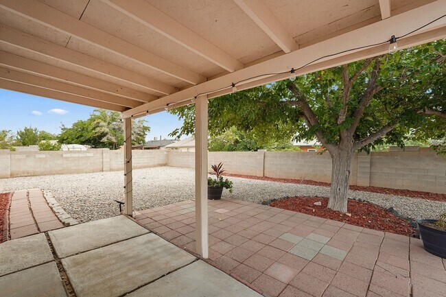 Building Photo - 270 Littler Dr SE