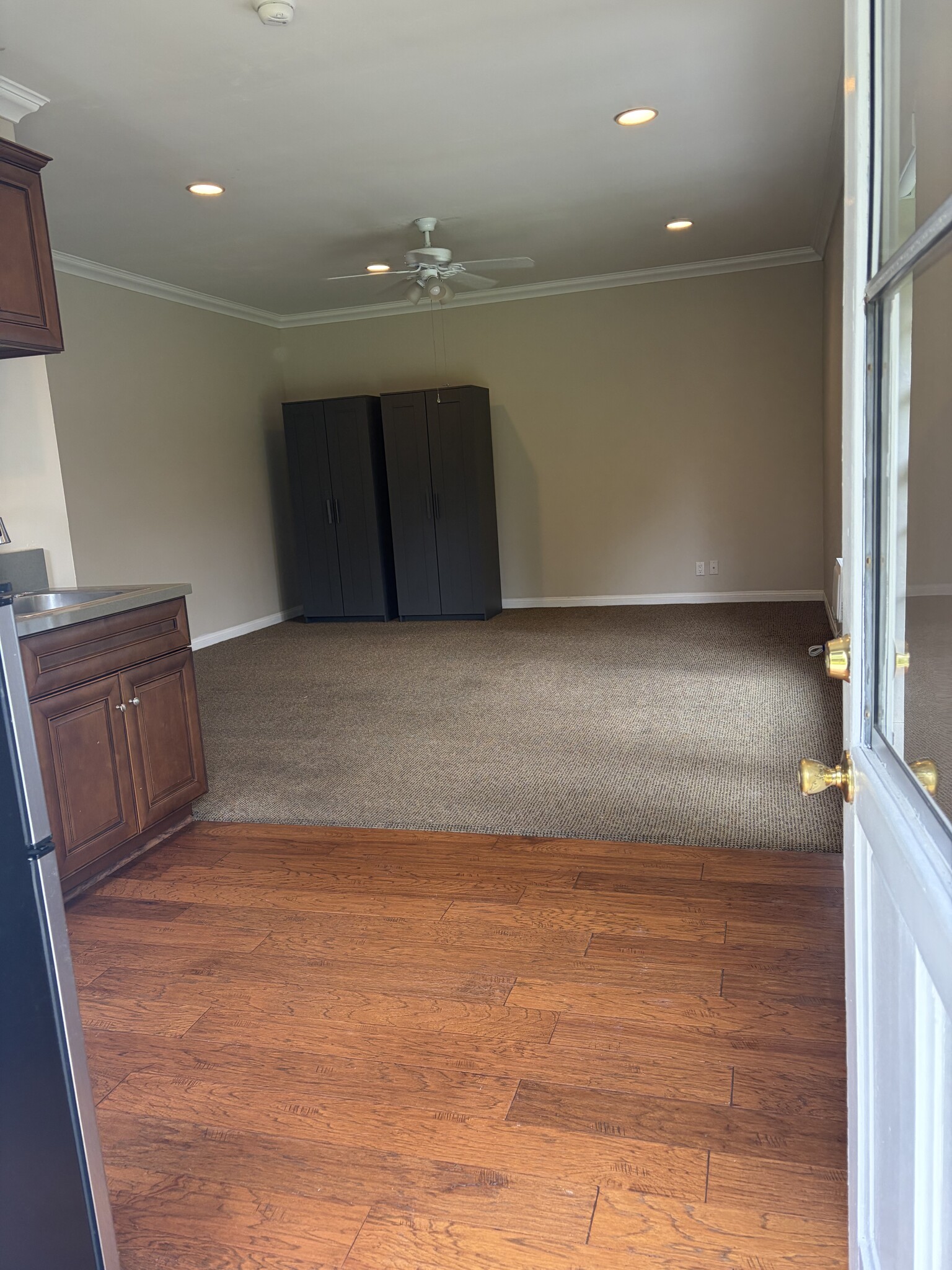 Large main room. Space for bed, sofa and desk - 665 Rim Rd
