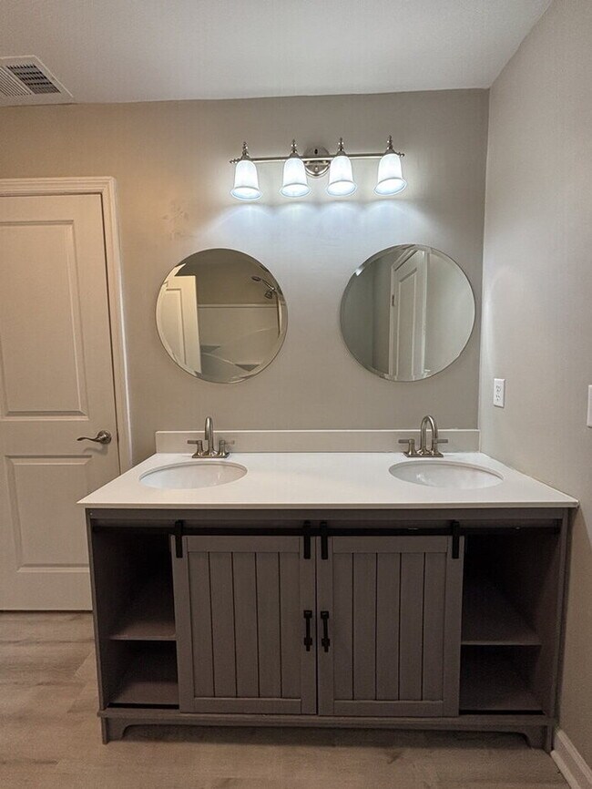 Building Photo - 8483 Yadkin Cir