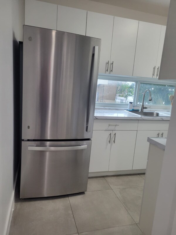 Building Photo - 645 Palmetto Dr