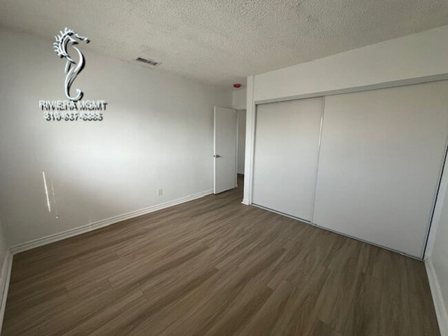 Building Photo - 242