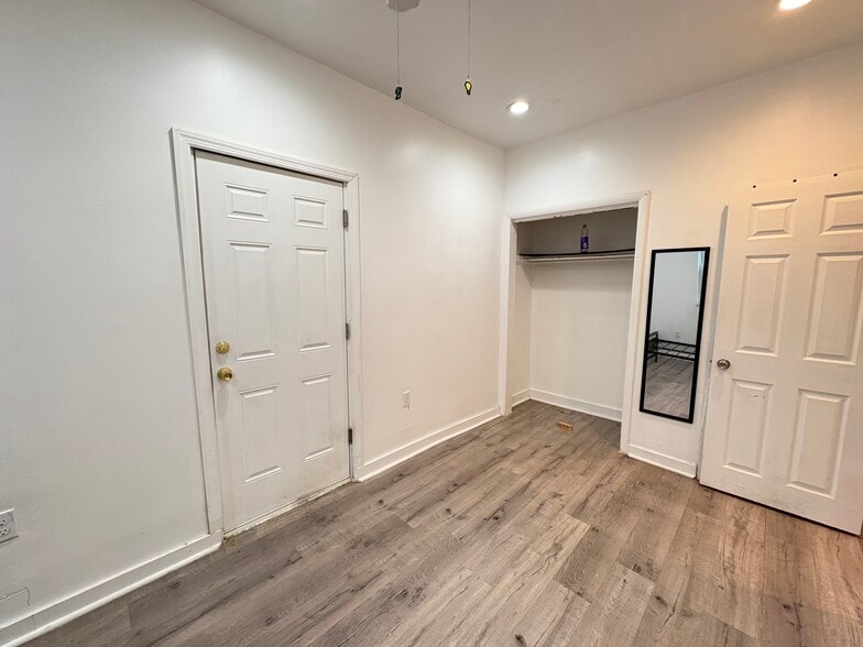 Building Photo - 5807 Hobart St