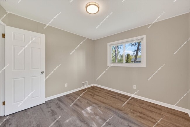 Building Photo - Rare Rental Opportunity! Fully Renovated 3-bedroom, 2-bath Brick Ranch in Farmington Hills!
