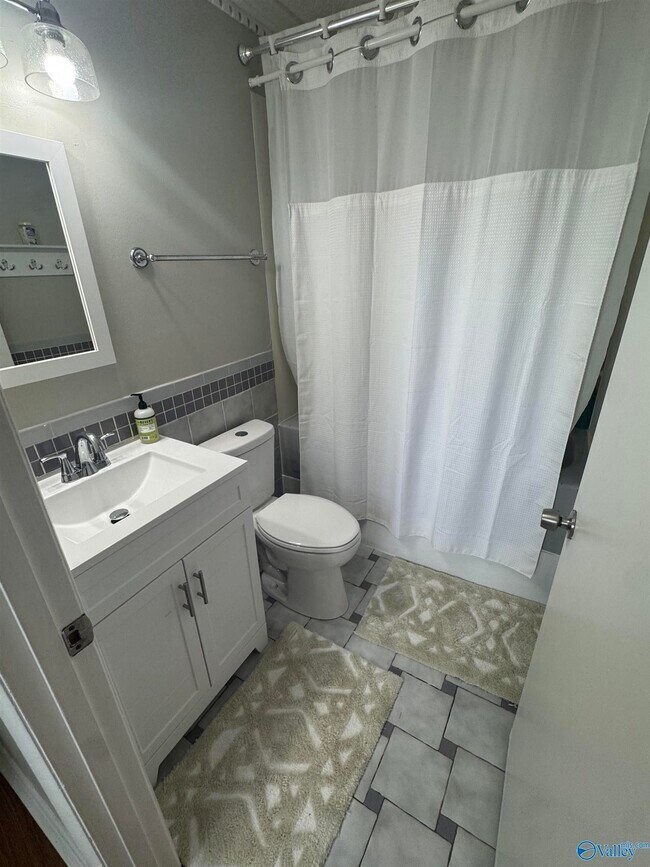 Building Photo - 3813 NW Millbrae Dr