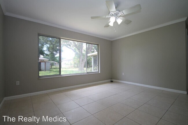 Building Photo - 3 br, 2 bath House - 1111 Tivoli Dr