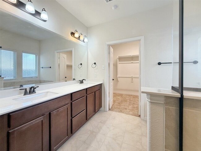 Building Photo - 2064 Barx Dr