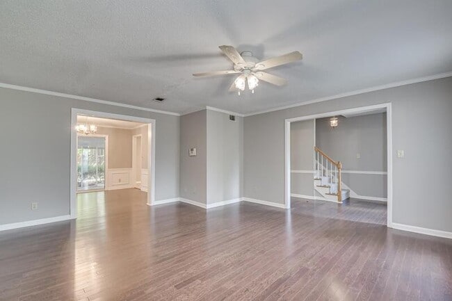 Building Photo - 2453 Riverlook Dr
