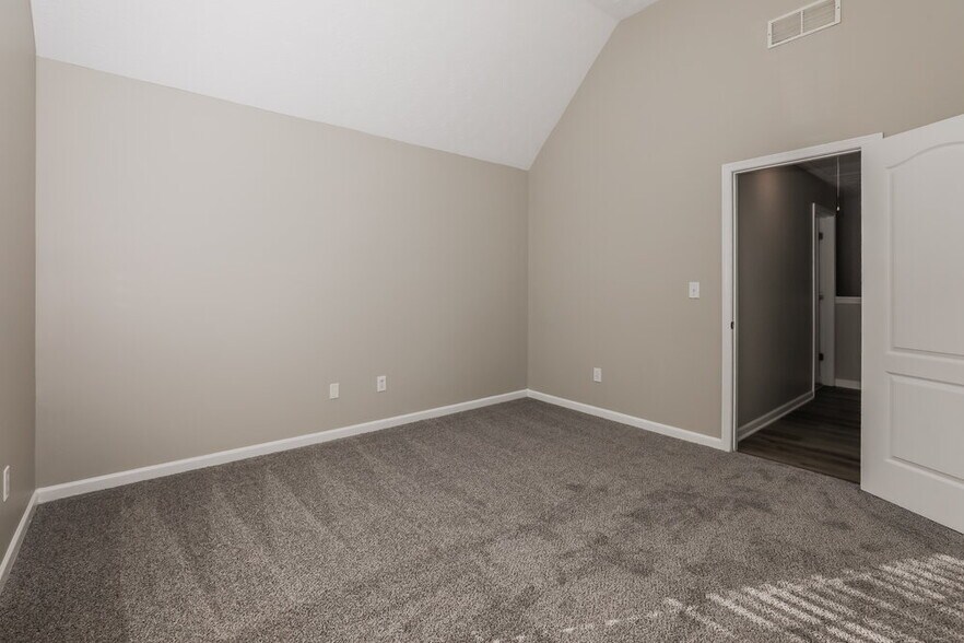 Building Photo - 1365 Camelia St