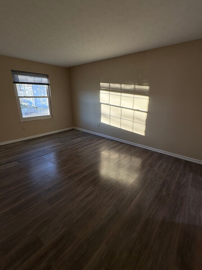 Building Photo - 1440 Slade Ave