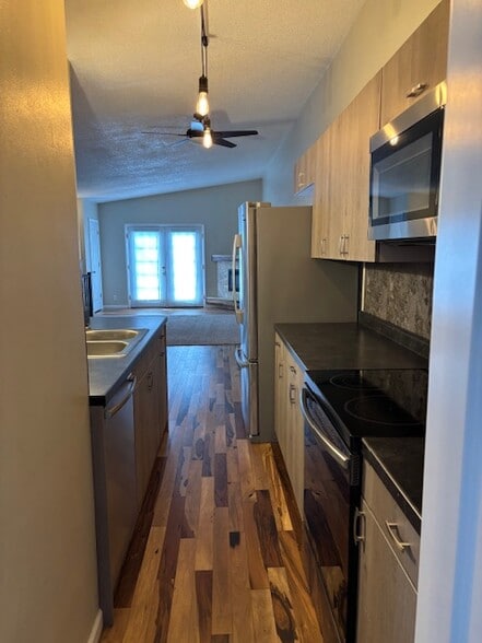 Building Photo - 210 Lox Ct