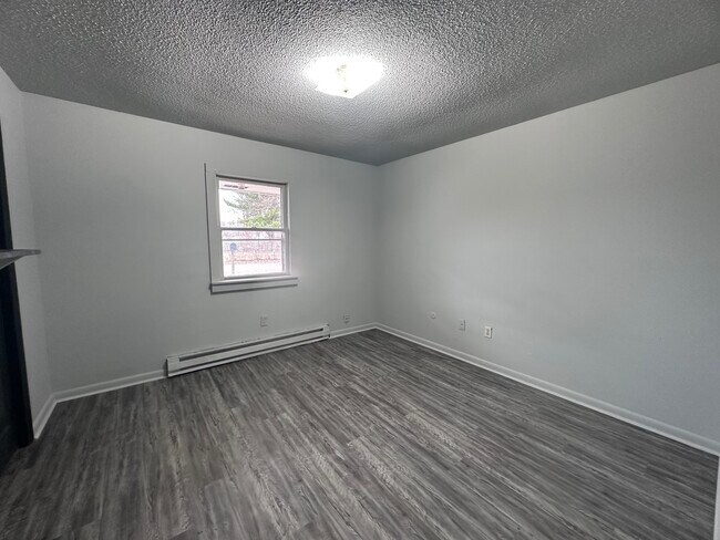 Building Photo - 202-B California-