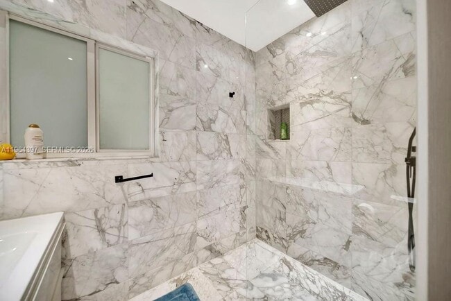 Building Photo - 77 NE 95th St