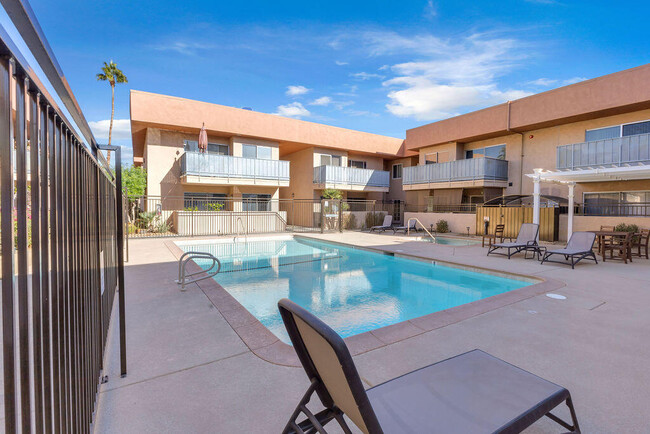 Building Photo - 400 N Sunrise Way