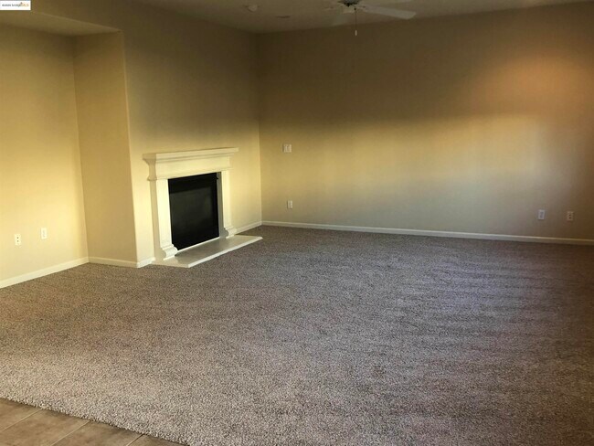 Building Photo - 5666 Arcadia Cir