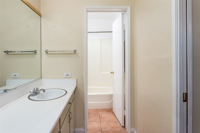 Building Photo - 1885 Diamond St