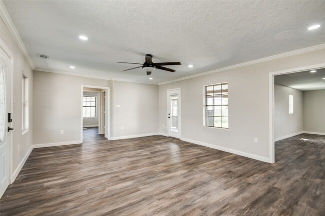 Building Photo - 418 S Kansas St