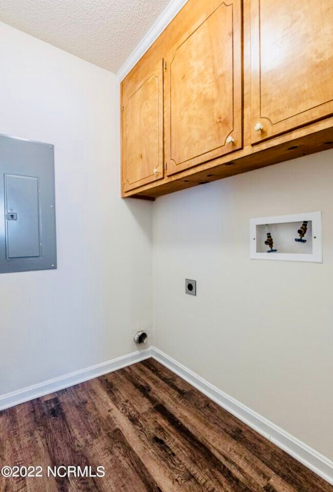 Building Photo - 2335 Vineyard Dr