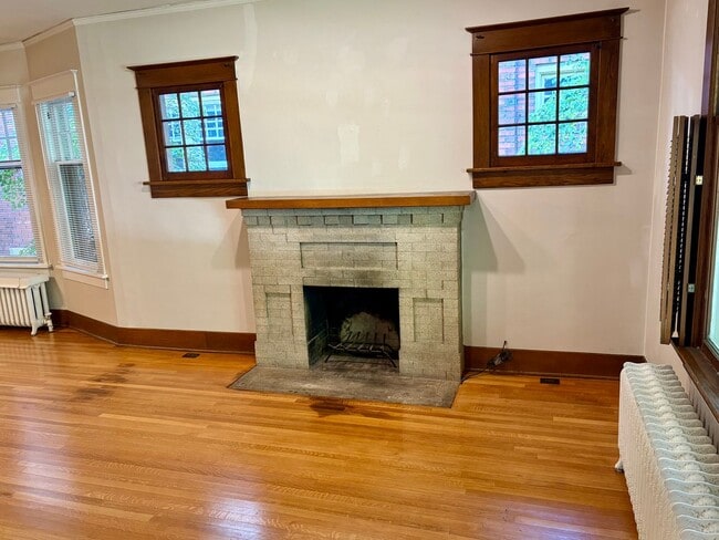 Building Photo - Traditional Congress Park Gem - 2 bed, 1 B...