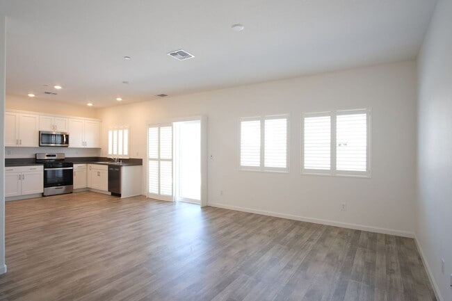 Building Photo - Beautiful Home in Manteca off of the 99, P...