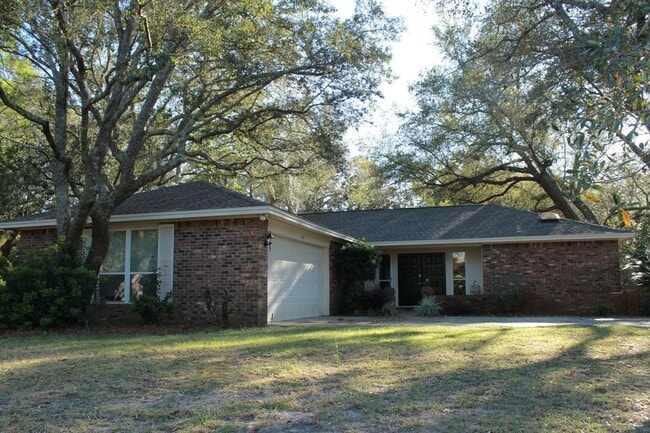 Building Photo - 260 Dominica Cir W