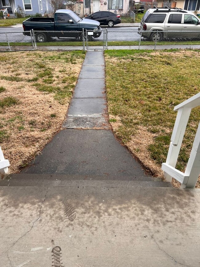 Building Photo - Single Family 2 Bedroom 1 Bath Home on Large Fenced Lot