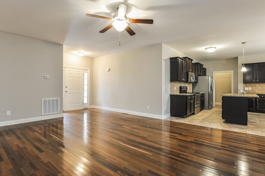 Building Photo - 20 Tia Circle