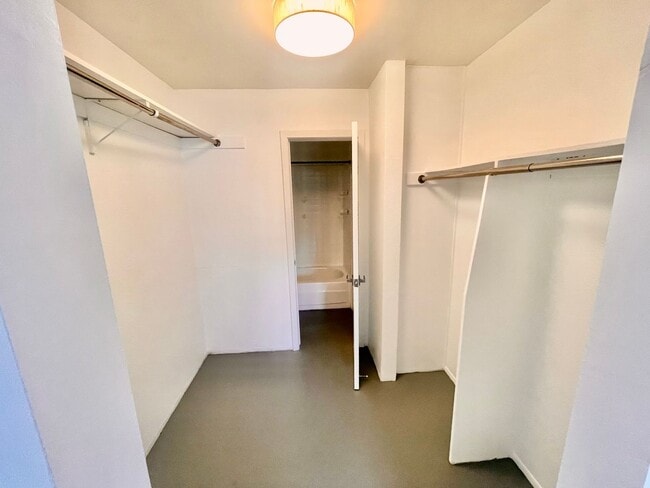 Building Photo - Charming 1 bedroom 1 bathroom in heart of ...