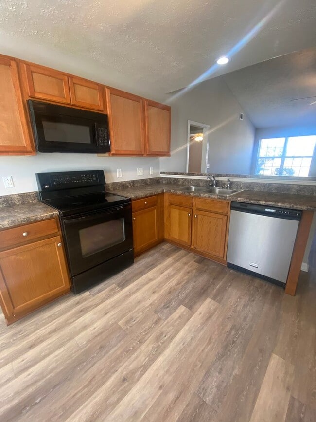 Building Photo - Charming 3 Bed 2 Bath Home In Murfreesboro