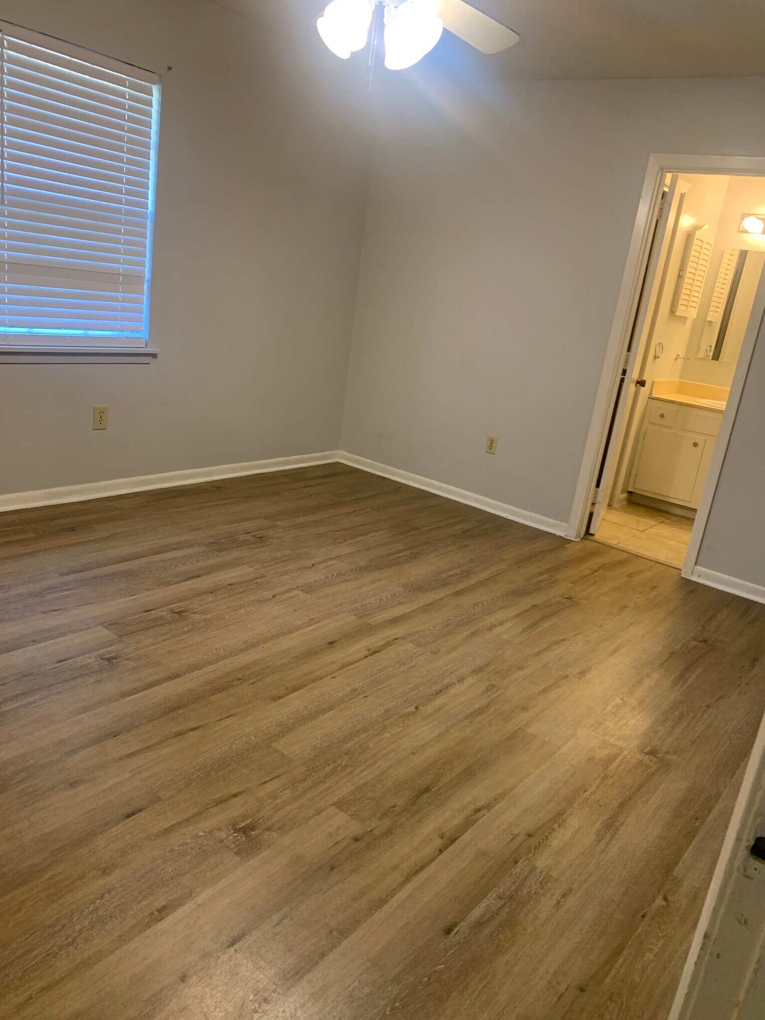 Building Photo - 5155 Wayneland Dr unit B1