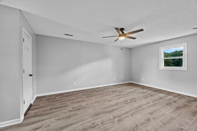 Building Photo - 10188 Russellville Rd