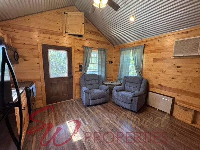 Building Photo - Escape to a peaceful, private retreat for ...