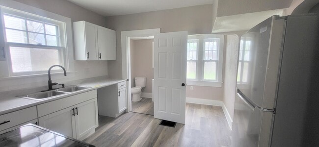 Building Photo - 2008 N Anthony Blvd