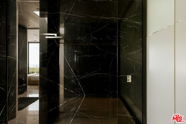 Building Photo - 1536 Blue Jay Way