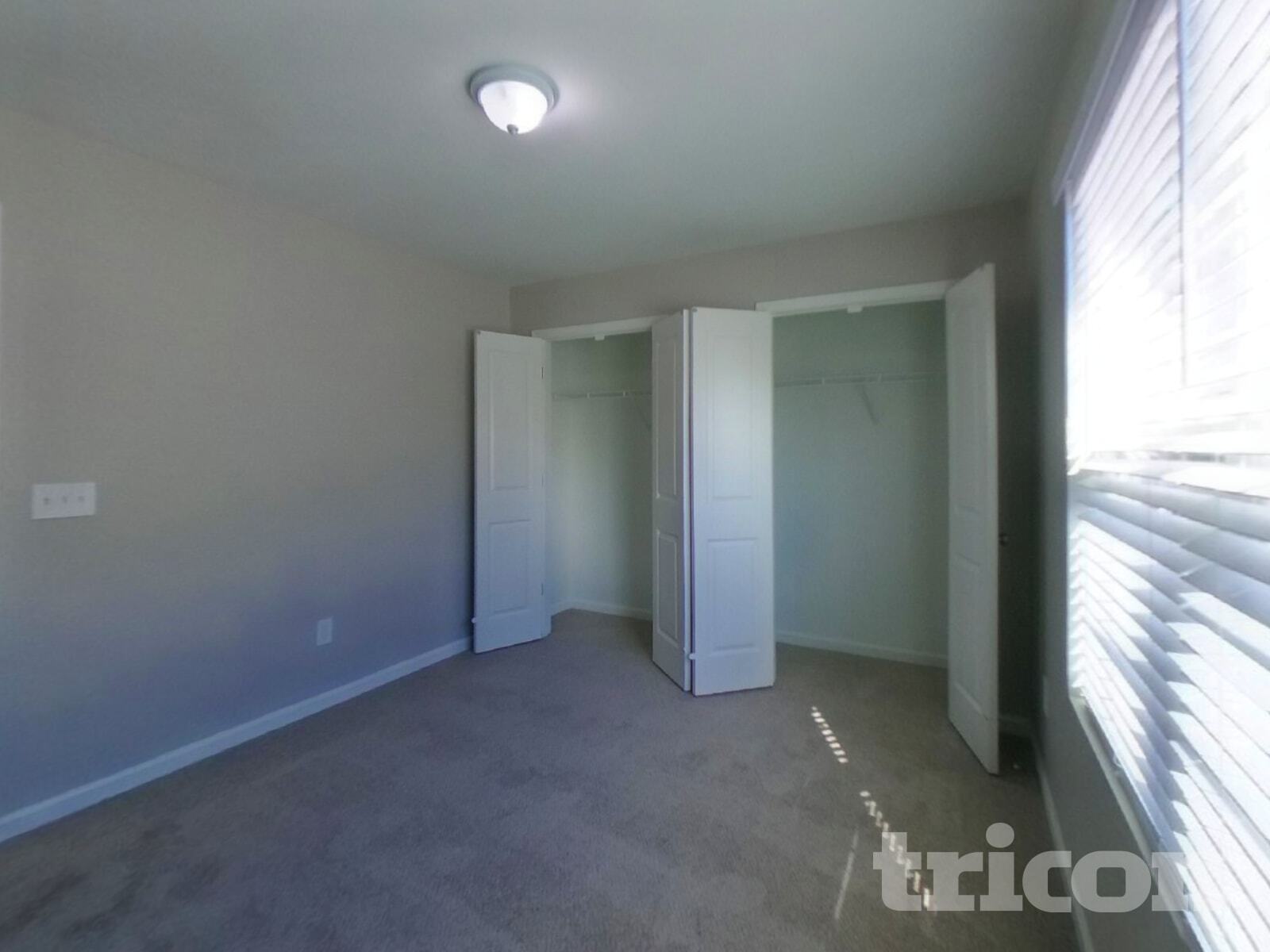 Building Photo - 35 Chalet Ct