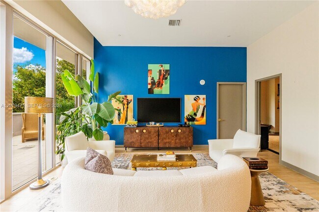 Building Photo - 2678 Tigertail Ave