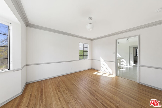 Building Photo - 1031 S Tremaine Ave