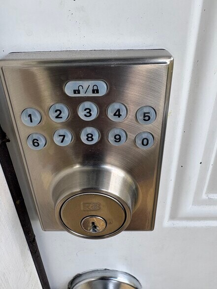 Building Photo - 233 Lakeview Ave