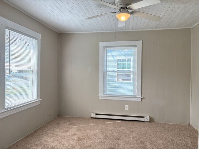 Building Photo - 2 Bedroom, 1 Bathroom House in High Point!