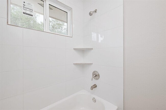 Building Photo - 203 Sevenhampton Ln
