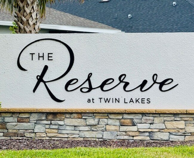 Building Photo - Home For Rent In Saint Cloud with 5 Bedroom/3 Baths