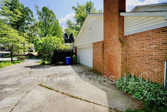 Building Photo - 204 Overcreek Rd