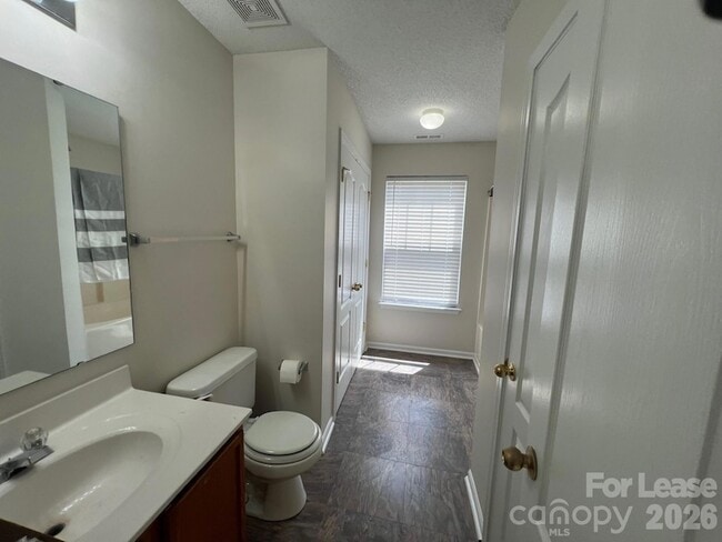 Building Photo - 176 English Hills Dr