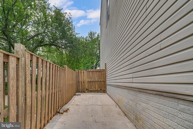 Building Photo - 8101 Chelaberry Ct
