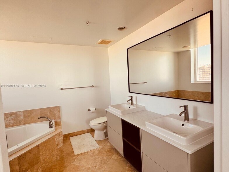 Building Photo - 1745 E Hallandale Beach Blvd