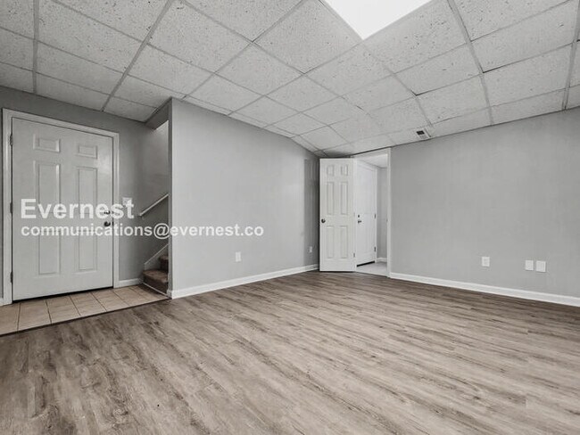 Building Photo - 117 Thornwood Dr