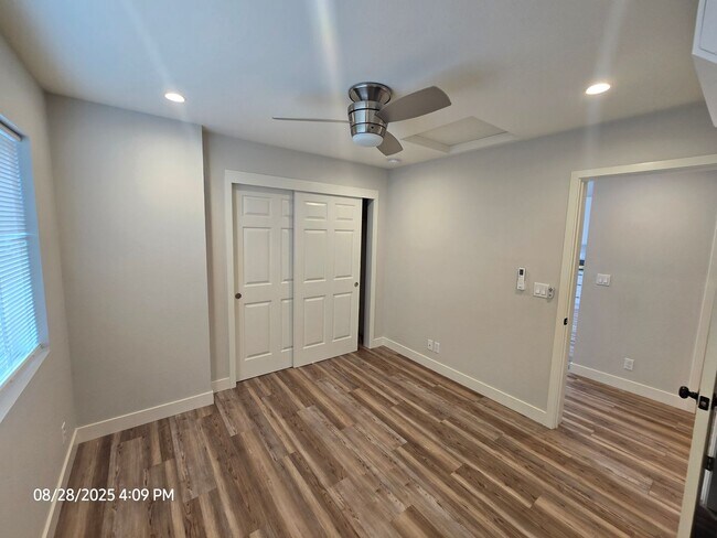 Building Photo - HAMILTON600