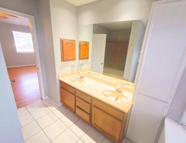 Building Photo - 10919 Pigeonwood Dr