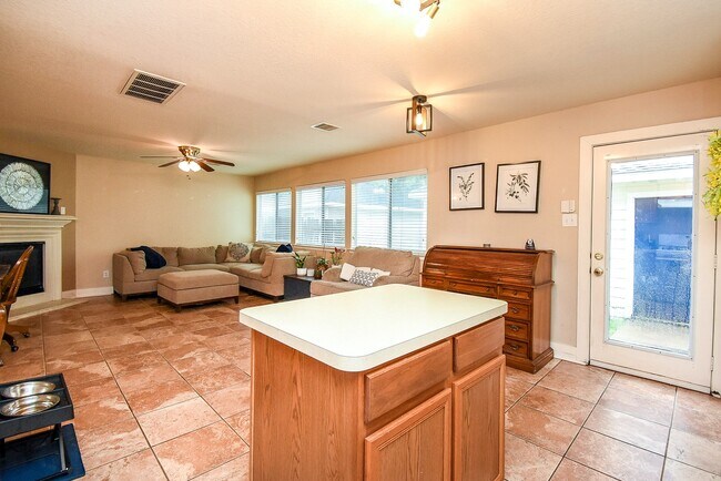 Building Photo - 10735 Cobblecreek Way