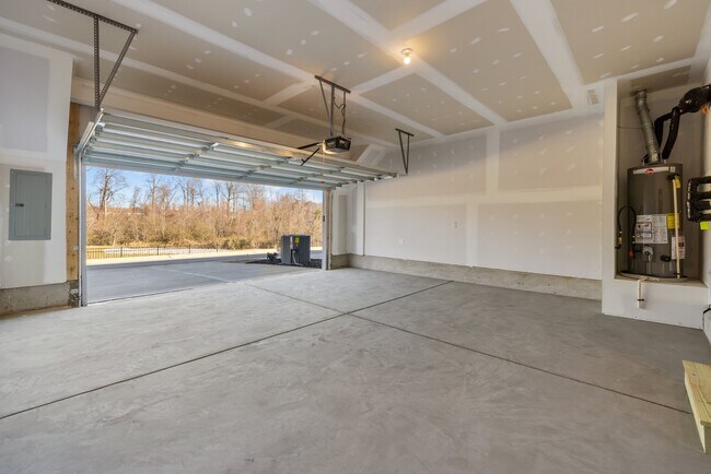 Building Photo - 5615 Edessa Ave
