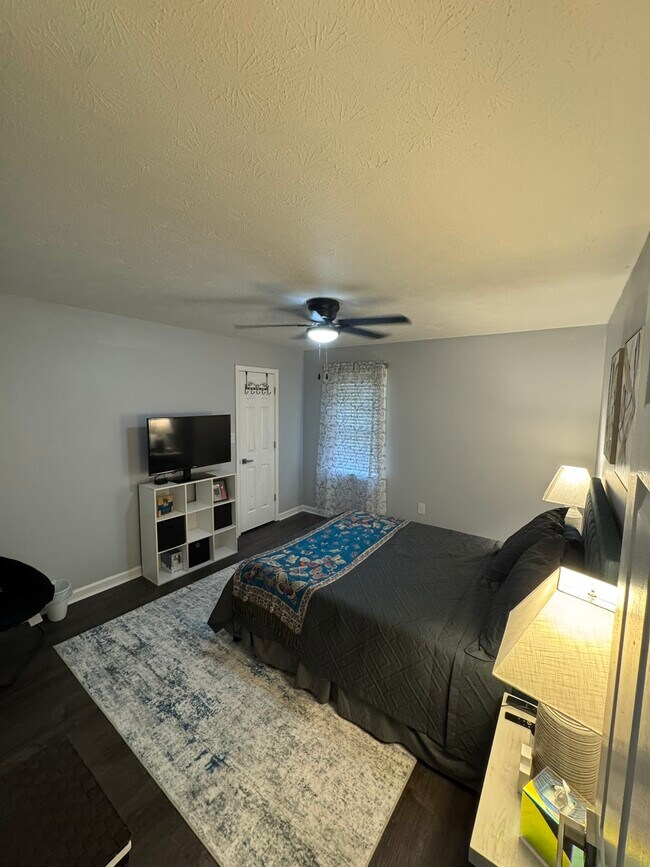 Building Photo - 301 Eagle Dr